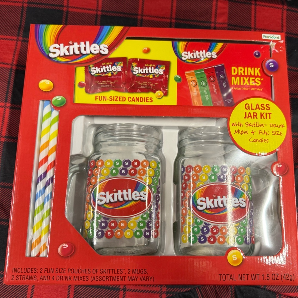 NEW!! SKITTLES GIFT BOX DRINK SET FUN DRINK MIXES GLASS JAR KIT AND CANDY STRAWS